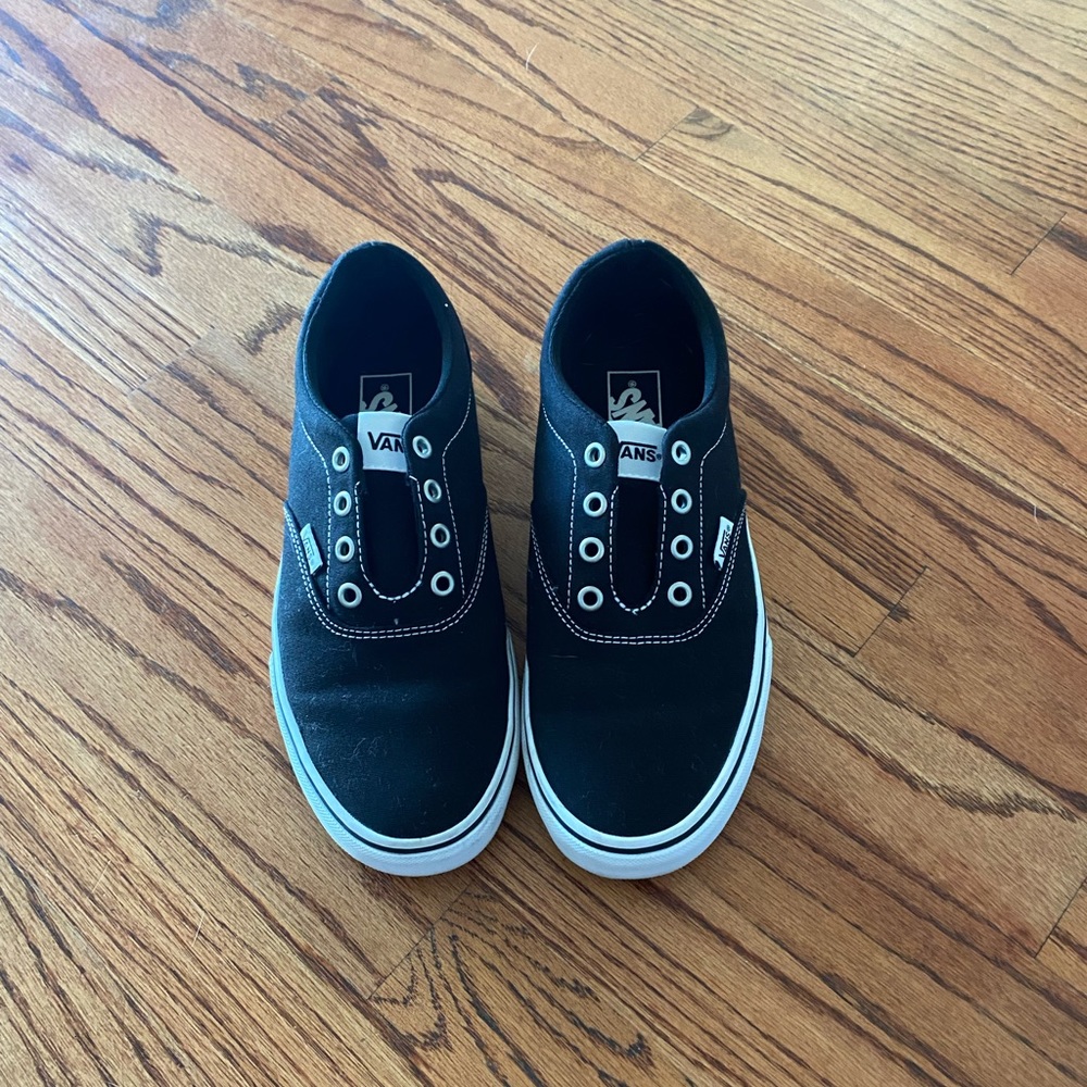 New black vans size woman 8.5 just need shoelaces.